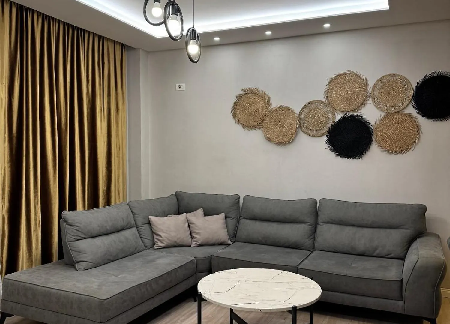 טיראנה Hanna Apartment 0*,